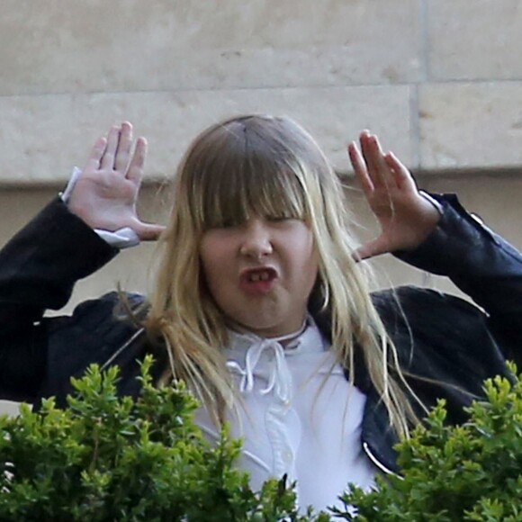 Semi-Exclusif - Tori Spelling, son mari Dean McDermott et leurs enfants Finn, Stella, Hattie et Liam sont allés chez Angelina rue de Rivoli puis se sont rendus au Café de L'homme à Paris, le 19 avril 2016.