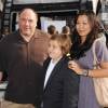 James Gandolfini avec sa femme et leurs fils à la première de "Iris" à Hollywood, le 25 septembre 2011