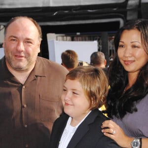 James Gandolfini avec sa femme et leurs fils à la première de "Iris" à Hollywood, le 25 septembre 2011