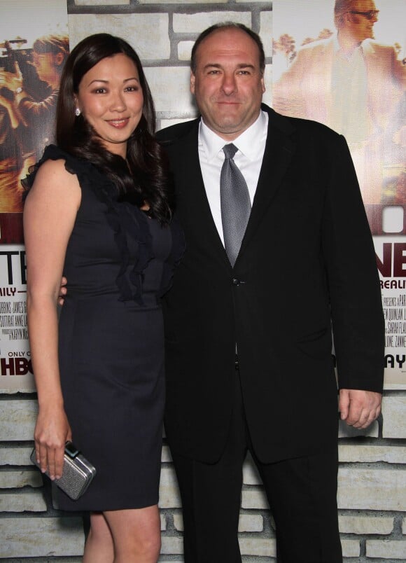 James Gandolfini et sa compagne Deborah Lin à la première de Cinema Verite à Hollywood, le 4 novembre 2011