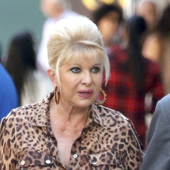  Ivana Trump sur Madison Avenue à New York le 18 septembre 2015 accompagnée d'un ami