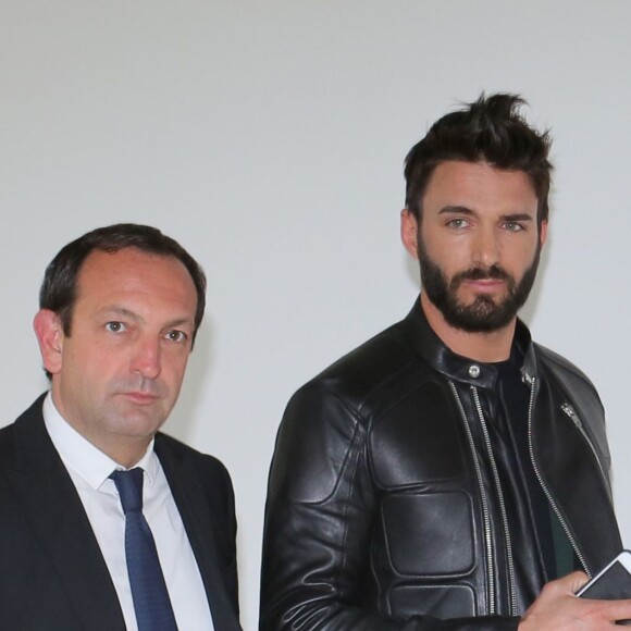 Thomas Vergara et son avocat au tribunal de Nanterre pendant les délibérés du procès de Nabilla Benattia le 19 mai 2016. 8 mois de prison ferme ont été requis contre Nabilla Benattia. La jeune femme est accusée d'avoir poignardé son compagnon Thomas Vergara à la suite d'une dispute et risque jusqu'à 7 ans de prison. 19/05/2016 - Nanterre