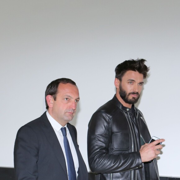 Thomas Vergara et son avocat au tribunal de Nanterre pendant les délibérés du procès de Nabilla Benattia le 19 mai 2016. 8 mois de prison ferme ont été requis contre Nabilla Benattia. La jeune femme est accusée d'avoir poignardé son compagnon Thomas Vergara à la suite d'une dispute et risque jusqu'à 7 ans de prison. 19/05/2016 - Nanterre