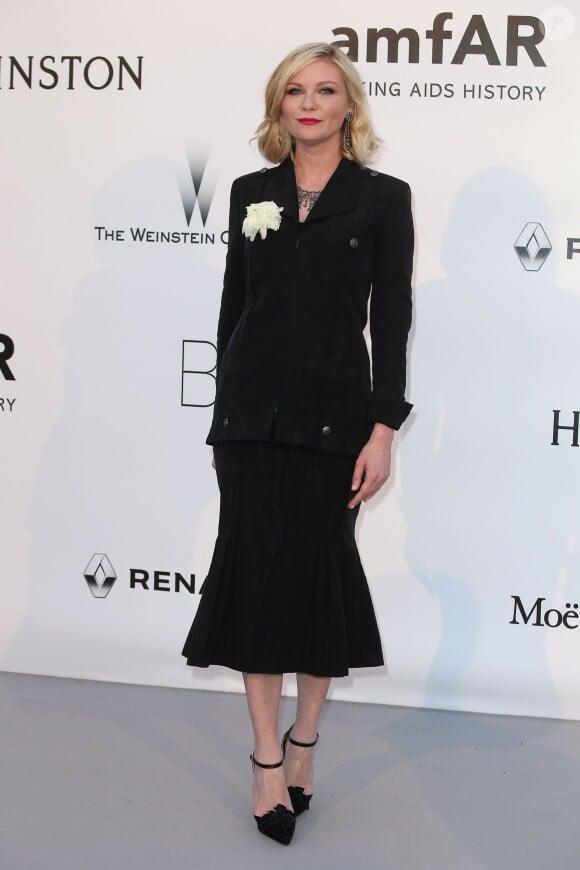 Kirsten Dunst - Photocall de la 23e édition du Gala de l'amfAR "Cinéma contre Sida" à l'hôtel de l'Eden Roc au Cap d'Antibes, le 19 mai 2016, lors du 69 ème Festival International du Film de Cannes.