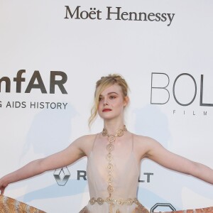 Elle Fanning - Photocall de la 23e édition du Gala de l'amfAR "Cinéma contre Sida" à l'hôtel de l'Eden Roc au Cap d'Antibes, le 19 mai 2016, lors du 69 ème Festival International du Film de Cannes.