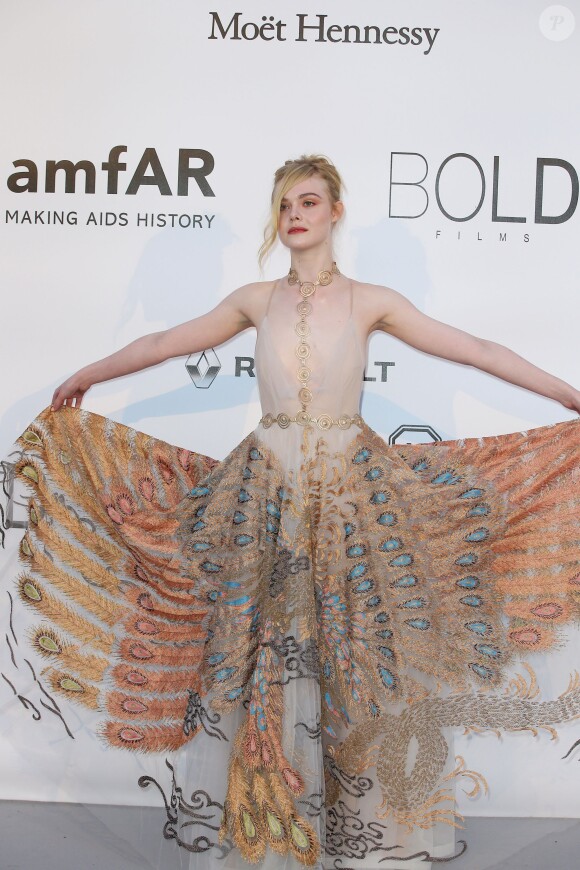 Elle Fanning - Photocall de la 23e édition du Gala de l'amfAR "Cinéma contre Sida" à l'hôtel de l'Eden Roc au Cap d'Antibes, le 19 mai 2016, lors du 69 ème Festival International du Film de Cannes.