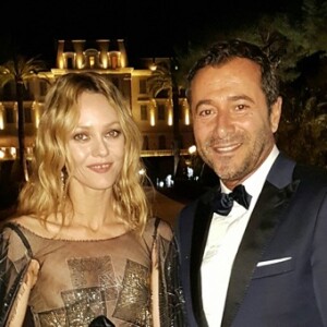 Vanessa Paradis et Bernard Montiel lors de la 23e édition du Gala de l'amfAR "Cinéma contre Sida" à l'hôtel de l'Eden Roc au Cap d'Antibes, le 19 mai 2016, lors du 69 ème Festival International du Film de Cannes.
