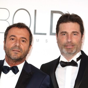 Bernard Montiel, Richard Orlinski - Photocall de la soirée "23th edition of AmfAR's Cinema Against AIDS" Gala à l'hôtel de l'Eden Roc au Cap d'Antibes, le 19 mai 2016, lors du 69 ème Festival International du Film de Cannes. © Dominique Jacovides/Bestimage
