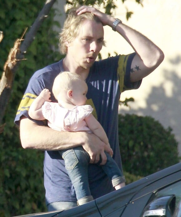 Kristen Bell et Dax Shepard avec leur fille Lincoln vont à une fete d' anniversaire à Los Angeles Le 25 Janvier 2014