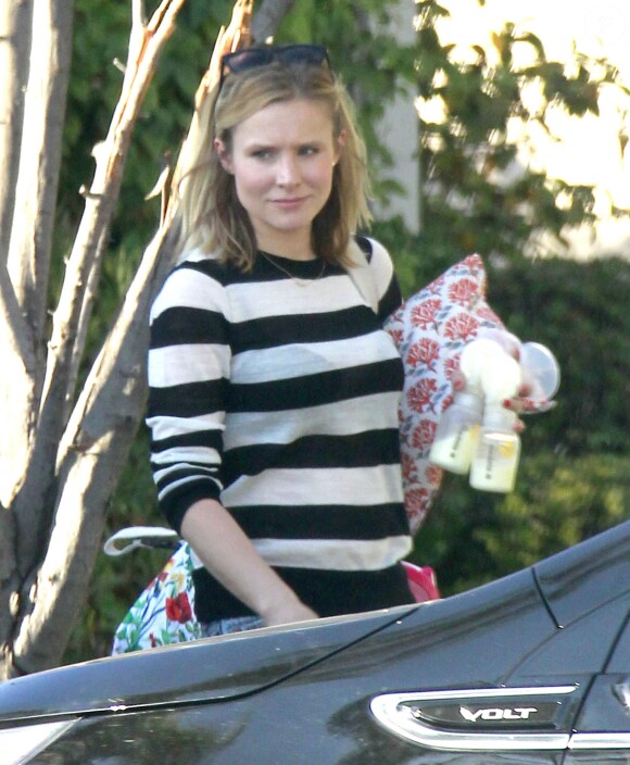 Kristen Bell et Dax Shepard avec leur fille Lincoln vont à une fete d' anniversaire à Los Angeles Le 25 Janvier 2014