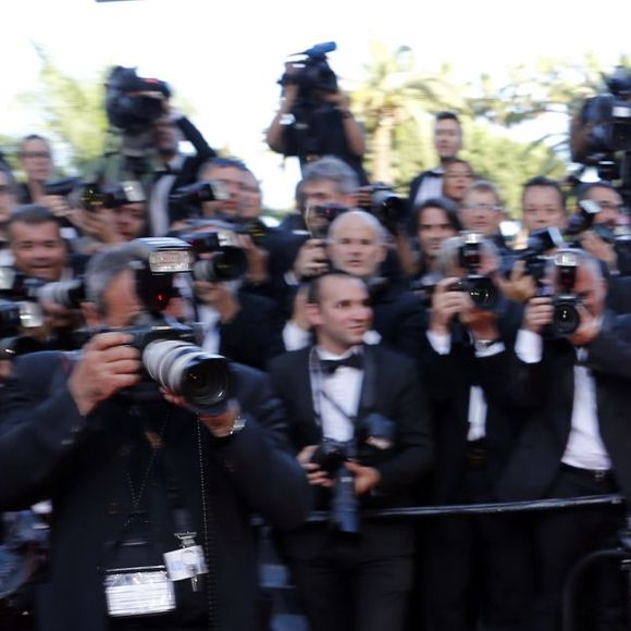 Sean Penn redescend en courant pour aller chercher sa fille - Montée des marches du film "The Last Face" lors du 69ème Festival International du Film de Cannes. Le 20 mai 2016. © Olivier Borde-Cyril Moreau/Bestimage