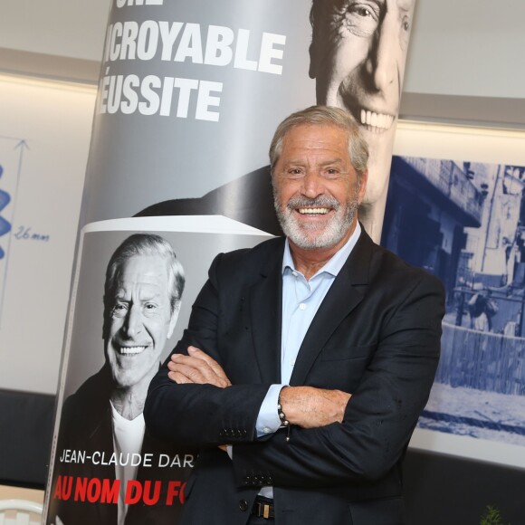 Exclusif - Jean-Claude Darmon en dédicace de son livre "Au nom du foot" à la boutique "Colette" à Paris. Le 10 mai 2016. © Denis Guignebourg / Bestimage