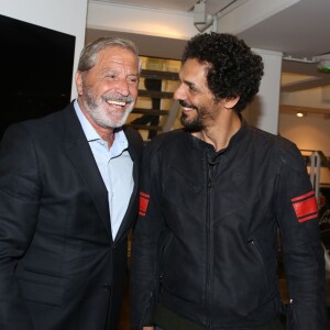 Exclusif - Tomer Sisley et Jean-Claude Darmon - Jean-Claude Darmon en dédicace de son livre "Au nom du foot" à la boutique "Colette" à Paris. Le 10 mai 2016. © Denis Guignebourg / Bestimage