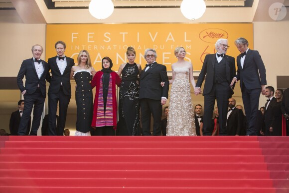 Arnaud Desplechin, Laszlo Nemes, Vanessa Paradis, Katayoun Shahabi, Valeria Golino, George Miller (président du jury), Kirsten Dunst, Donald Sutherland, Mads Mikkelsen - Montée des marches de la cérémonie de clôture du 69ème Festival International du Film de Cannes. Le 22 mai 2016. © Olivier Borde-Cyril Moreau/Bestimage