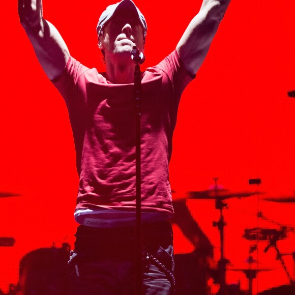 Enrique Iglesias en concert au stade Arena à Londres. Le 28 novembre 2014