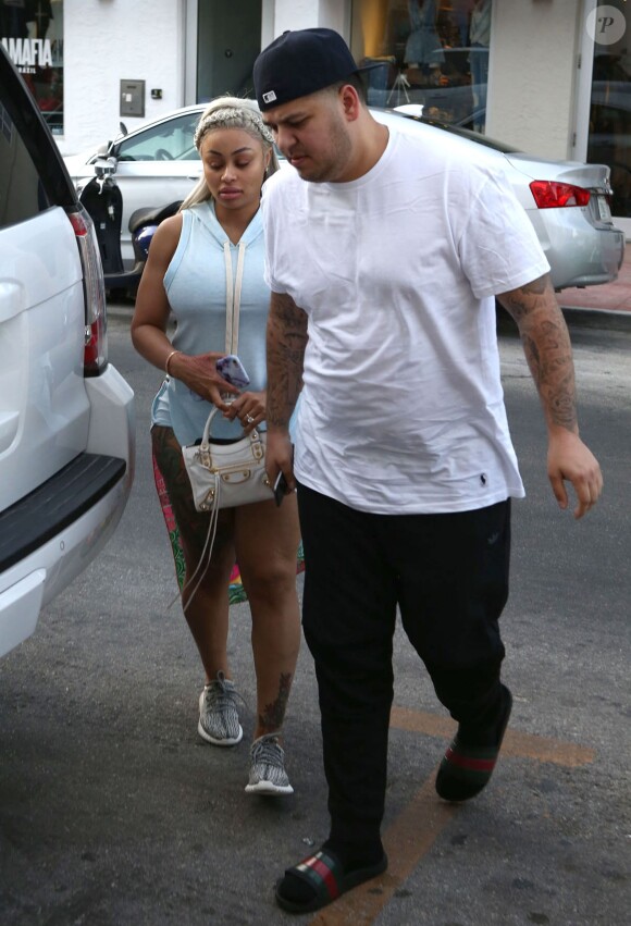 Blac Chyna enceinte et Rob Kardashian font du shopping avec une amie chez Adidas à Havana 1957 à Miami, le 12 mai 2016