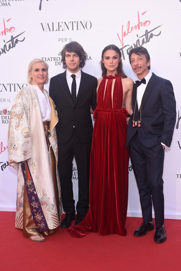 Maria Grazia Chiuri, James Righton, sa femme Keira Knightley, Pierpaolo Piccioli - People au spectacle "La Traviata" à l'opéra de Rome. Le 22 mai 2016