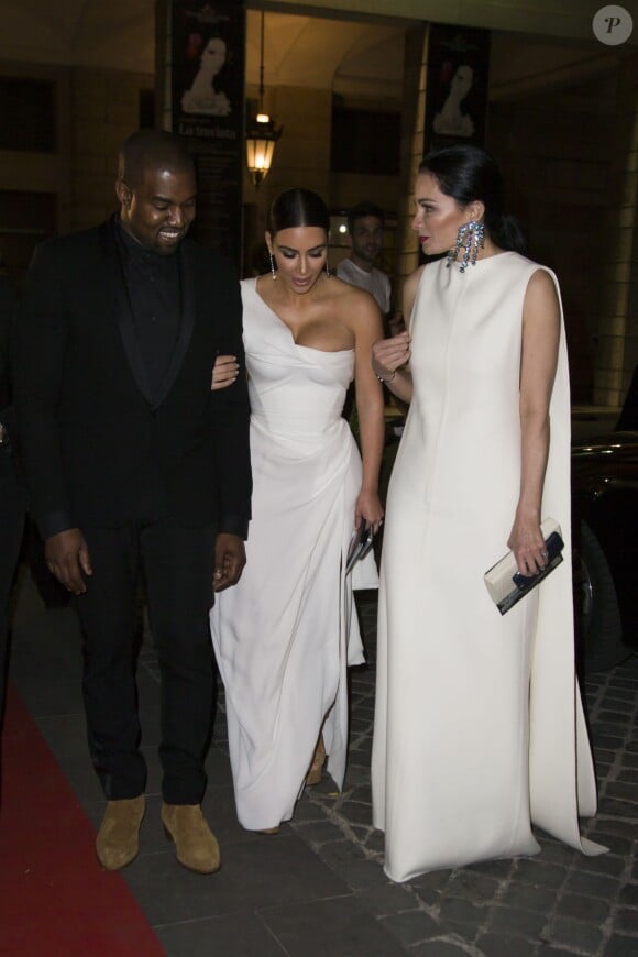 Kim Kardashian et Kanye West quittant la première de La Traviata au Teatro Dell'Opera, à Rome, le 22 mai 2016.