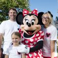  Jamie Lynn Spears, sa fille Maddie et son mari James Watson posent avec le personnage de Minnie Mouse, &agrave; Disney World en Floride, le vendredi 14 ao&ucirc;t 2014. 