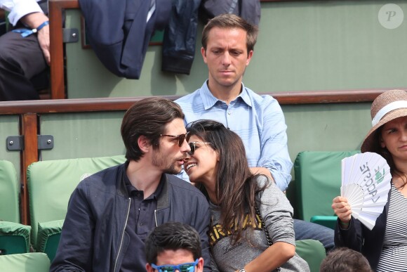Reem Kherici et Raphaël Personnaz - People dans les tribunes lors du Tournoi de Roland-Garros (les Internationaux de France de tennis) à Paris, le 27 mai 2016. © Cyril Moreau/Bestimage  People attending the French Tennis Open at Roland-Garros in Paris, France, on May 27th, 2016.27/05/2016 - Paris