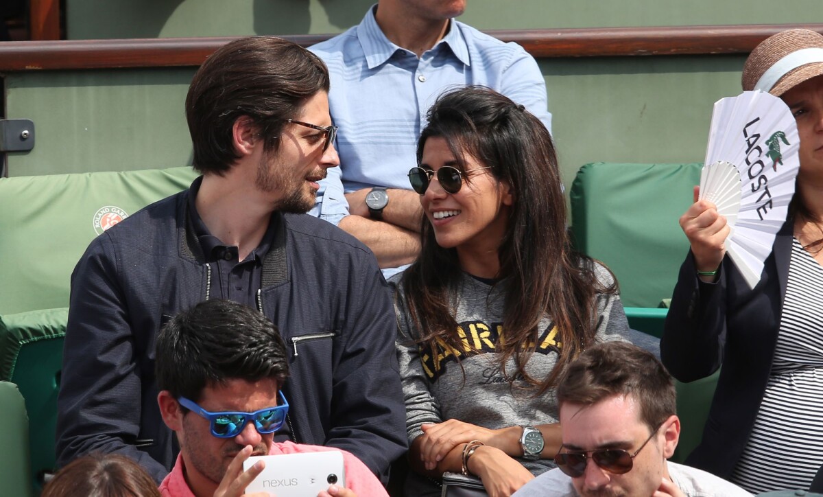 Photo : Reem Kherici et Raphaël Personnaz - People dans les tribunes