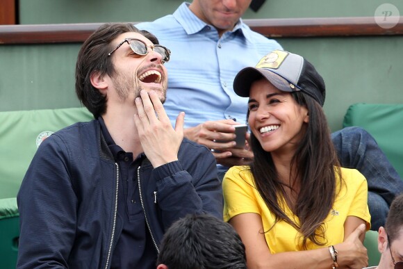 Reem Kherici et Raphaël Personnaz - People dans les tribunes lors du Tournoi de Roland-Garros (les Internationaux de France de tennis) à Paris, le 27 mai 2016. © Cyril Moreau/Bestimage  People attending the French Tennis Open at Roland-Garros in Paris, France, on May 27th, 2016.27/05/2016 - Paris