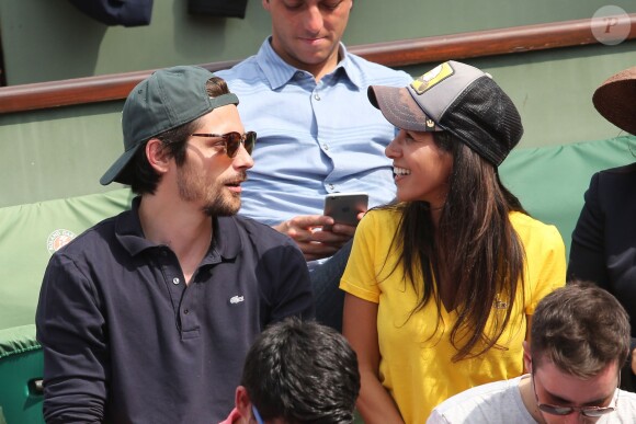 Reem Kherici et Raphaël Personnaz - People dans les tribunes lors du Tournoi de Roland-Garros (les Internationaux de France de tennis) à Paris, le 27 mai 2016. © Cyril Moreau/Bestimage  People attending the French Tennis Open at Roland-Garros in Paris, France, on May 27th, 2016.27/05/2016 - Paris