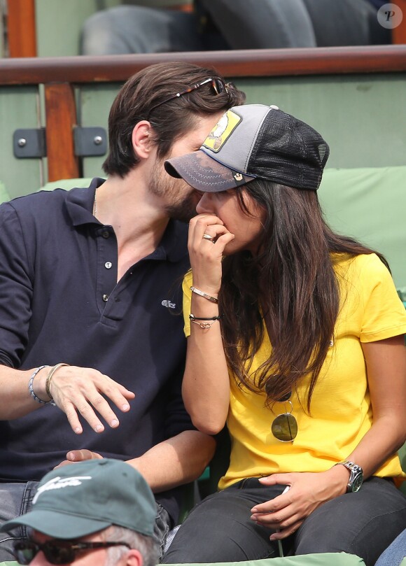 Reem Kherici et Raphaël Personnaz - People dans les tribunes lors du Tournoi de Roland-Garros (les Internationaux de France de tennis) à Paris, le 27 mai 2016. © Cyril Moreau/Bestimage  People attending the French Tennis Open at Roland-Garros in Paris, France, on May 27th, 2016.27/05/2016 - Paris