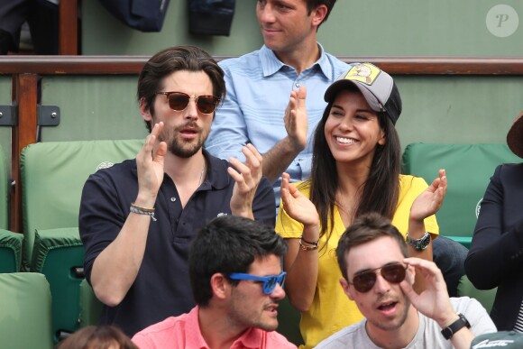 Reem Kherici et Raphaël Personnaz - People dans les tribunes lors du Tournoi de Roland-Garros (les Internationaux de France de tennis) à Paris, le 27 mai 2016. © Cyril Moreau/Bestimage  People attending the French Tennis Open at Roland-Garros in Paris, France, on May 27th, 2016.27/05/2016 - Paris