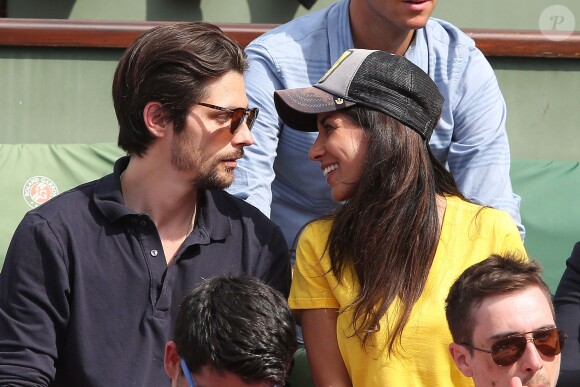 Reem Kherici et Raphaël Personnaz - People dans les tribunes lors du Tournoi de Roland-Garros (les Internationaux de France de tennis) à Paris, le 27 mai 2016. © Cyril Moreau/Bestimage  People attending the French Tennis Open at Roland-Garros in Paris, France, on May 27th, 2016.27/05/2016 - Paris