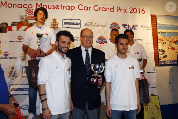 Exclusif - Le prince Albert II de Monaco assistait le 27 mai 2016, en marge du Grand Prix de Monaco, à la finale de la Mousetrap Race, course internationale de petites voitures propulsées exclusivement par un mécanisme de piège à souris initiée par l'ingénieur Marco Casiraghi. © Claudia Albuquerque/Bestimage