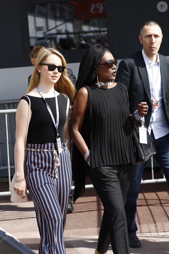 La princesse Alexandra de Hanovre a fait le 28 mai 2016 un tour d'honneur pour fermer le circuit du Grand Prix de F1 de Monaco avant la séance d'essais, en compagnie de Khadja Nin, femme de Jackie Ickx © Bruno Bebert/Bestimage