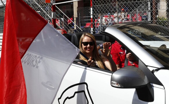 La princesse Alexandra de Hanovre a fait le 28 mai 2016 un tour d'honneur pour fermer le circuit du Grand Prix de F1 de Monaco avant la séance d'essais, en compagnie de Khadja Nin, femme de Jackie Ickx © Bruno Bebert/Bestimage