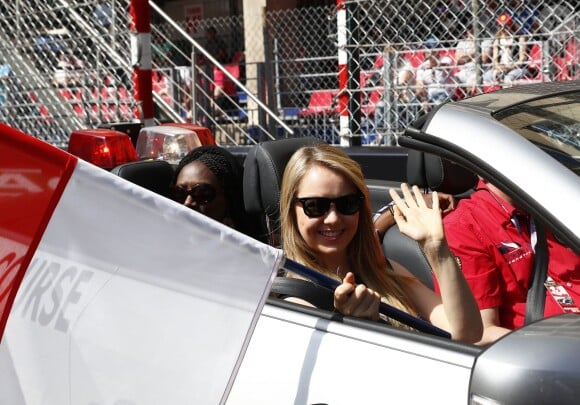 La princesse Alexandra de Hanovre a fait le 28 mai 2016 un tour d'honneur pour fermer le circuit du Grand Prix de F1 de Monaco avant la séance d'essais, en compagnie de Khadja Nin, femme de Jackie Ickx © Bruno Bebert/Bestimage