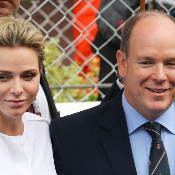 Le prince Albert II de Monaco et la princesse Charlène de Monaco au 74e Grand Prix de Formule 1 de Monaco, le 29 mai 2016, remporté par Lewis Hamilton.