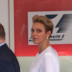 Le prince Albert II de Monaco et la princesse Charlène de Monaco au 74e Grand Prix de Formule 1 de Monaco, le 29 mai 2016, remporté par Lewis Hamilton.