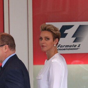 Le prince Albert II de Monaco et la princesse Charlène de Monaco au 74e Grand Prix de Formule 1 de Monaco, le 29 mai 2016, remporté par Lewis Hamilton.