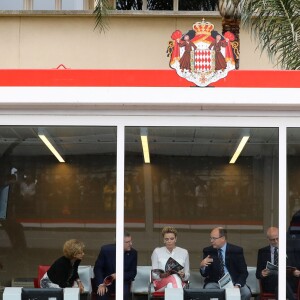 Le prince Albert II de Monaco et la princesse Charlène de Monaco au 74e Grand Prix de Formule 1 de Monaco, le 29 mai 2016, remporté par Lewis Hamilton.