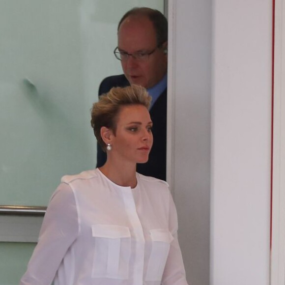 La princesse Charlene de Monaco, aux couleurs de la principauté lors du Grand Prix de Formule 1 de Monaco, le 29 mai 2016.