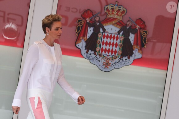 La princesse Charlene de Monaco, aux couleurs de la principauté lors du Grand Prix de Formule 1 de Monaco, le 29 mai 2016.
