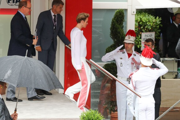 La princesse Charlene de Monaco, aux couleurs de la principauté lors du Grand Prix de Formule 1 de Monaco, le 29 mai 2016.