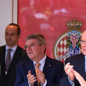 Le prince Albert II et la princesse Charlene de Monaco ont présidé, assistés de Louis Ducruet, la cérémonie de remise des trophées du 74e Grand Prix de F1 de Monaco, remporté par Lewis Hamilton devant D. Ricciardo et S. Perez, le 29 mai 2016. © Bruno Bebert/Bestimage