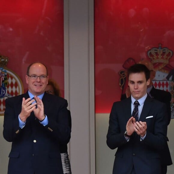 Le prince Albert II et la princesse Charlene de Monaco ont présidé, assistés de Louis Ducruet, la cérémonie de remise des trophées du 74e Grand Prix de F1 de Monaco, remporté par Lewis Hamilton devant D. Ricciardo et S. Perez, le 29 mai 2016. © Bruno Bebert/Bestimage