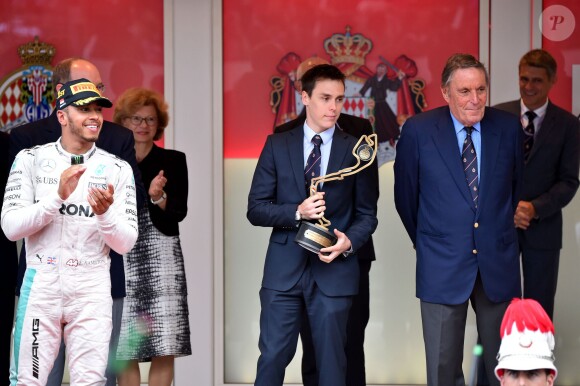 Le prince Albert II et la princesse Charlene de Monaco ont présidé, assistés de Louis Ducruet, la cérémonie de remise des trophées du 74e Grand Prix de F1 de Monaco, remporté par Lewis Hamilton devant D. Ricciardo et S. Perez, le 29 mai 2016. © Bruno Bebert/Bestimage