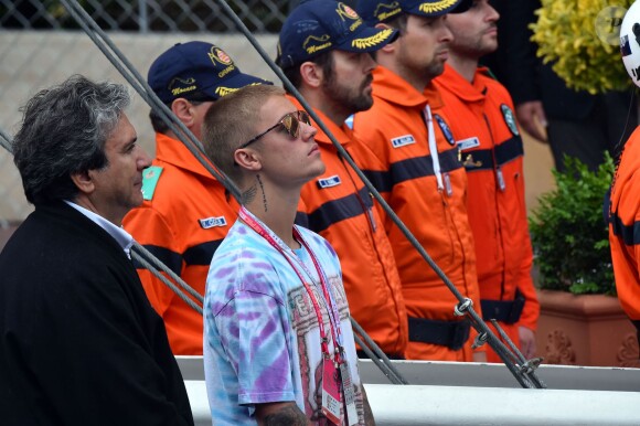 Justin Bieber était présent au 74e Grand Prix de Monaco et a pu féliciter son ami Lewis Hamilton pour sa belle victoire, devant D.Ricciardo et S.Perez. © Bruno Bebert/Bestimage