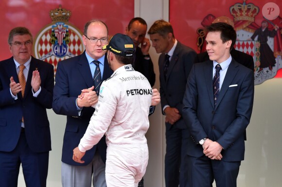 Le prince Albert II de Monaco et Louis Ducruet lors de la cérémonie de remise des trophées du 74e Grand Prix de F1 de Monaco, remporté par Lewis Hamilton devant D. Ricciardo et S. Perez, le 29 mai 2016. © Bruno Bebert/Bestimage