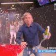 Gilles Verdez chute et se blesse en direct dans "Touche pas à mon poste" sur D8. Le 30 mai 2016.