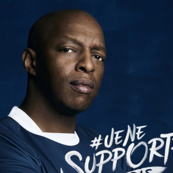 Oxmo Puccino participe à la campagne "Je ne supporte les bleus" de l'association Elle's Imagine'nt contre les violences conjugales, mai 2016.