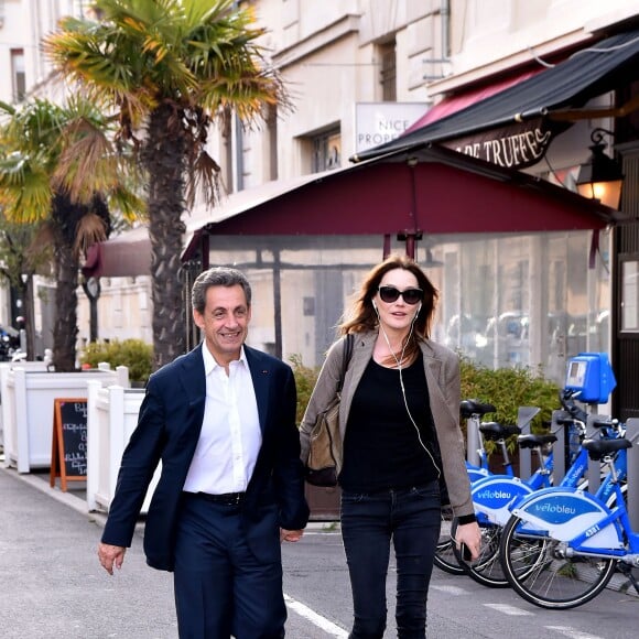 Exclusif - Nicolas Sarkozy et sa femme Carla Bruni-Sarkozy sont allés dîner au restaurant "La Petite Maison" après avoir participé aux Journées d'études du Parti Populaire Européen à l'hôtel Méridien à Nice, le 1er juin 2016. © Bruno Bebert/Bestimage