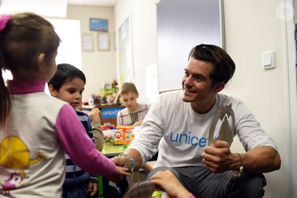 Orlando Bloom, ambassadeur de bonne volonté de l'UNICEF, rend visite à des petits ukrainiens après le conflit qui ravage une grosse partie du pays le 28 avril 2016.